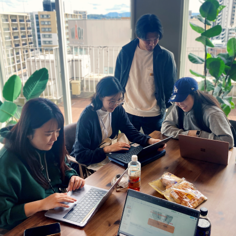 講座中の様子1:チームで話し合い